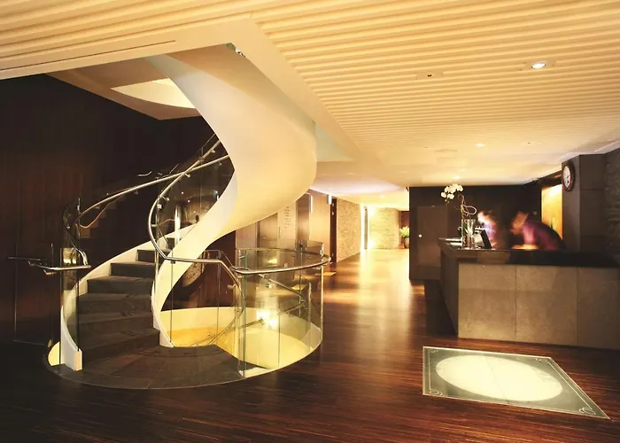 Banyan Tree Club &