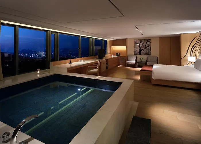 Banyan Tree Club &
