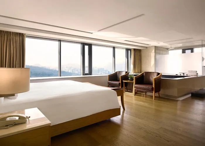 Banyan Tree Club &