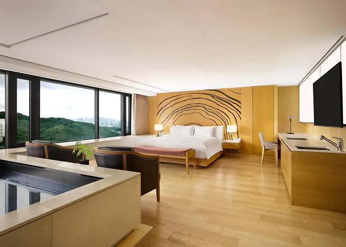 Banyan Tree Club & Hotel