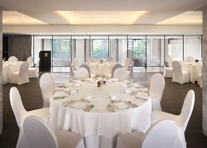 Banyan Tree Club &