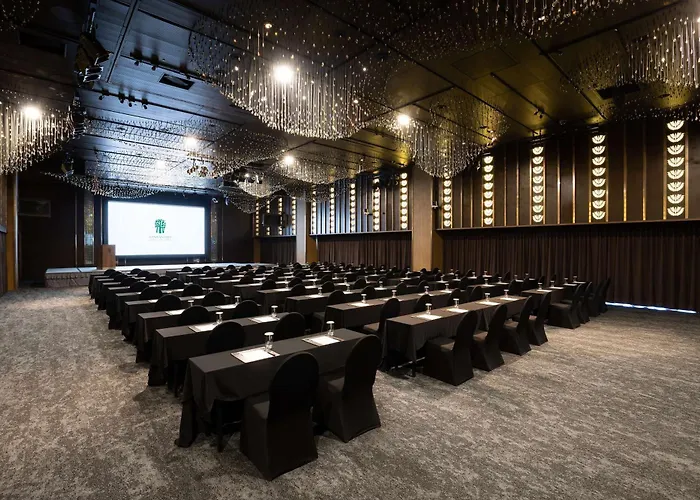 Banyan Tree Club & Hotel