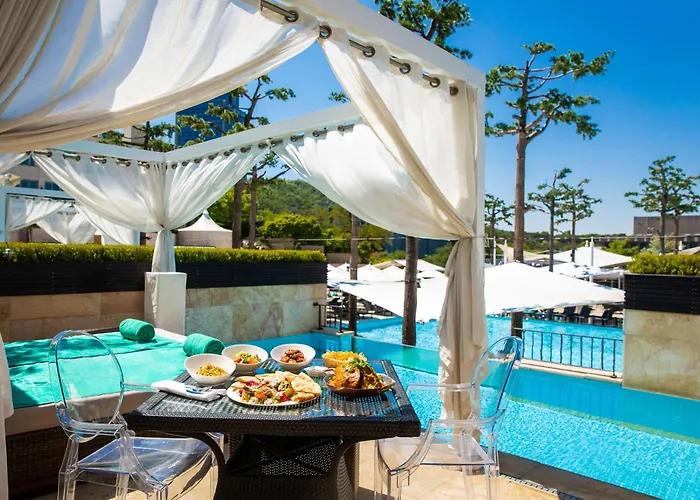 Banyan Tree Club & Hotel