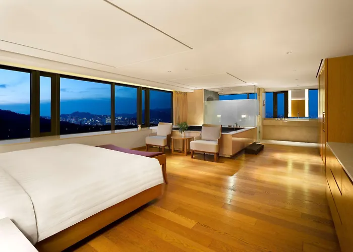 Banyan Tree Club &