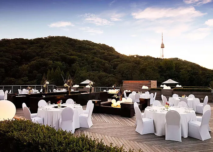 Banyan Tree Club &