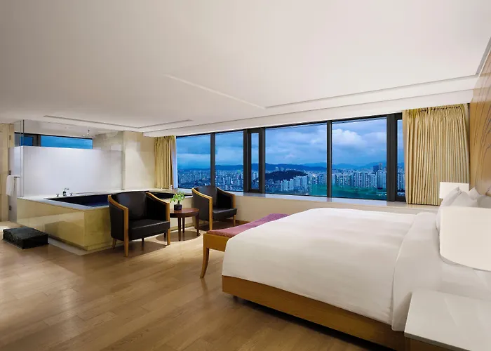Banyan Tree Club &